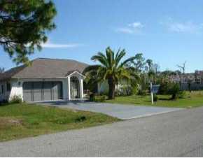 496 Kensington St, Port Charlotte, FL 33954