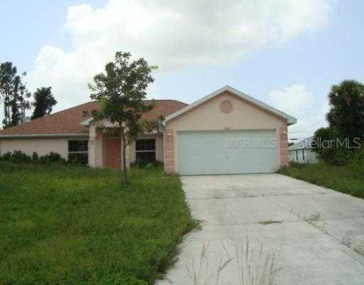 1422 Scenic St., Lehigh Acres, FL 33936