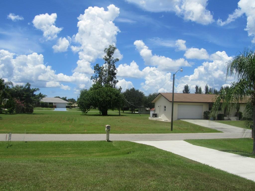 2715 Wisteria Pl., Punta Gorda, FL 33950