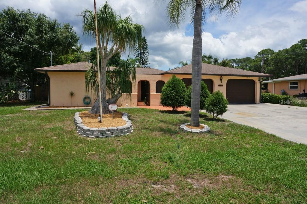 1175 Oxford Dr, Englewood, FL 34223