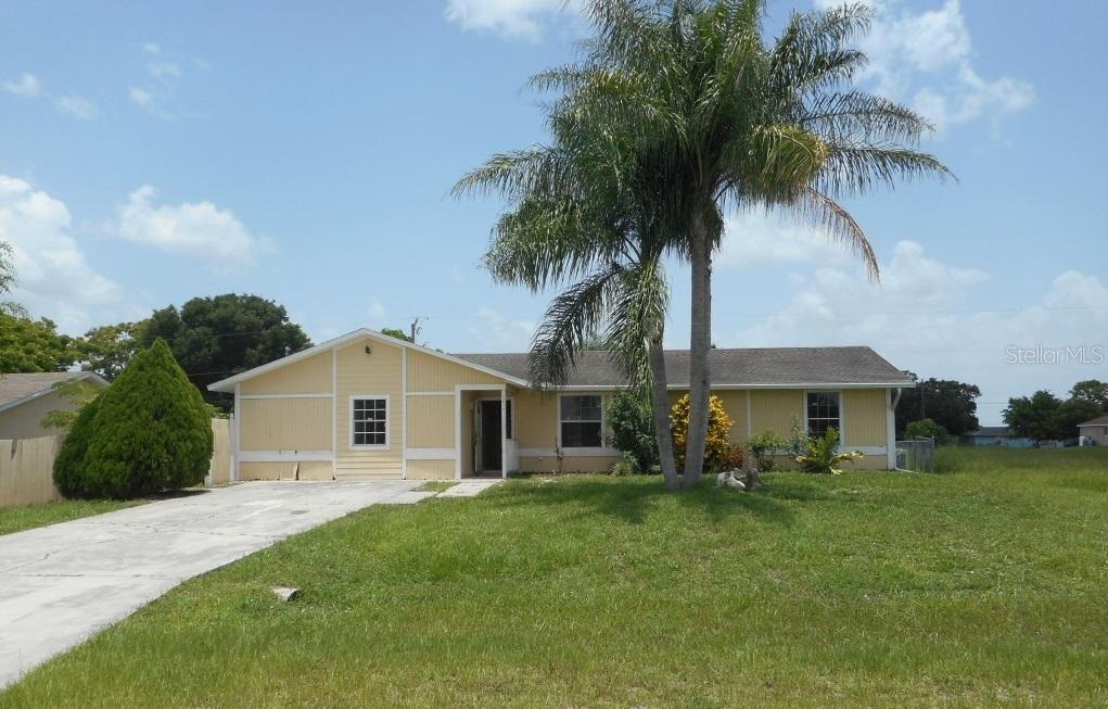 1217 NE 4th Pl., Cape Coral, FL 33909