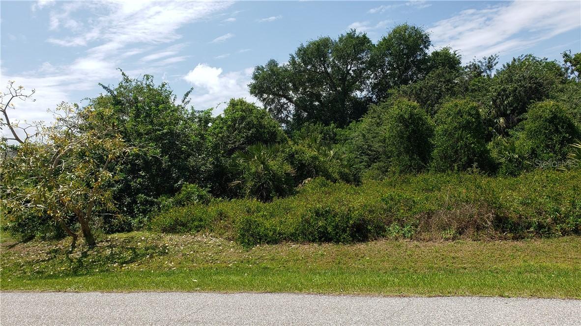 918 Colombia Ter., Port Charlotte, FL 33952