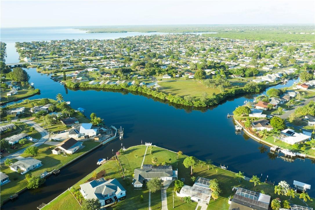 413 Dunn Dr., Port Charlotte, FL 33952