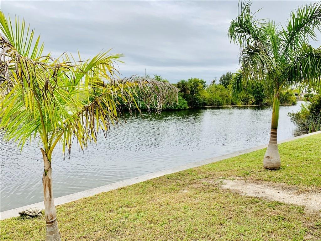 919 NW 9th Pl., Cape Coral, FL 33993