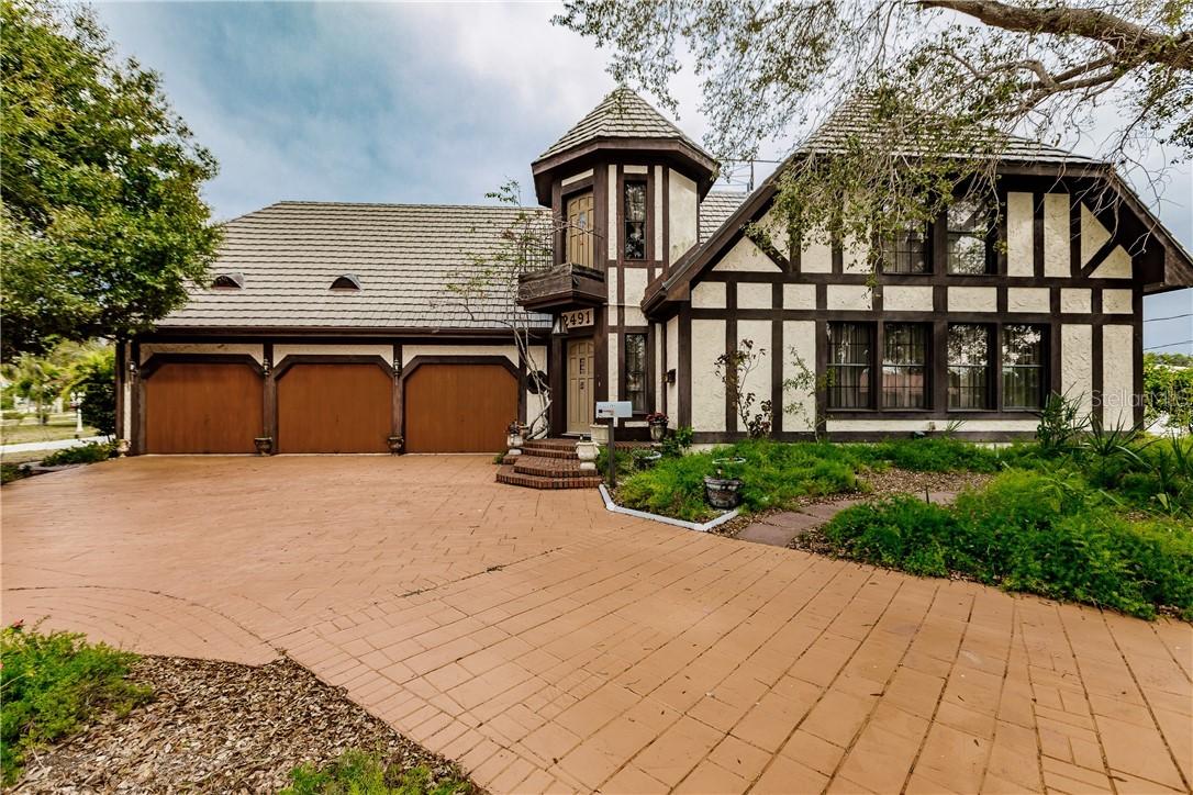 2491 Palm Tree Dr., Punta Gorda, FL 33950