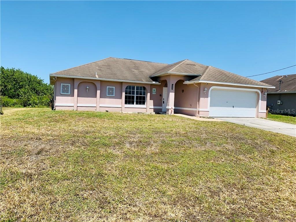 843 Wolverine St., Lehigh Acres, FL 33974