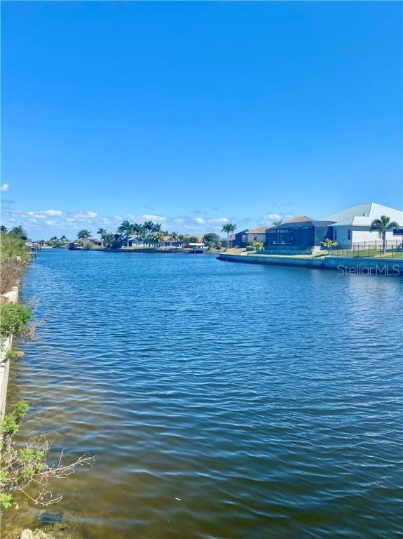 827 NW 36th Pl., Cape Coral, FL 33993