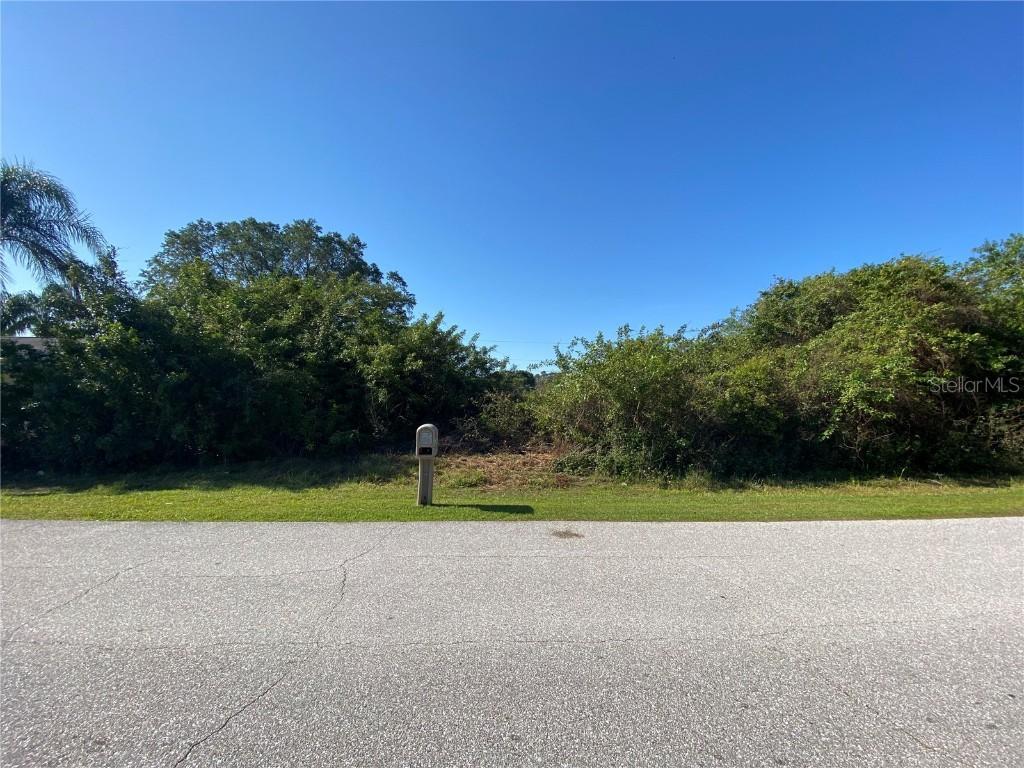 10447 Waterford Ave., Englewood, FL 34224
