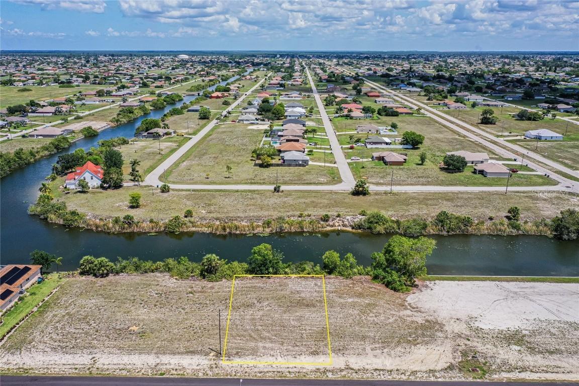 817 NW 8th Ter., Cape Coral, FL 33993