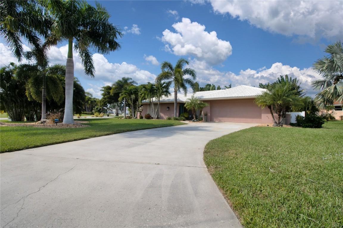 879 Napoli Ln., Punta Gorda, FL 33950