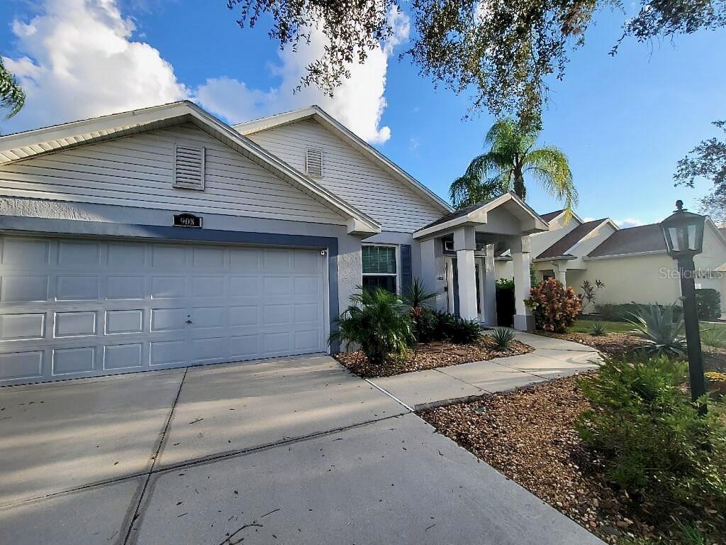 908 Springwood Cir., Bradenton, FL 34212