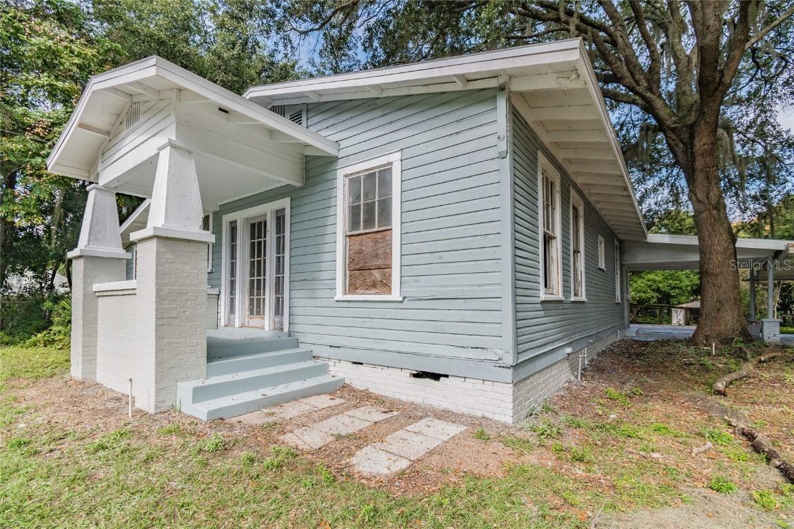 1208 Bonaire Dr., Leesburg, FL 34748