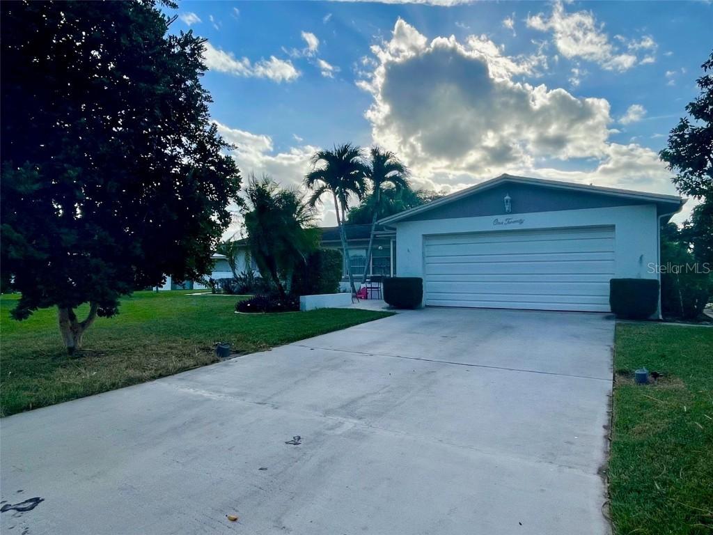 120 E Lake Dr., Lehigh Acres, FL 33936