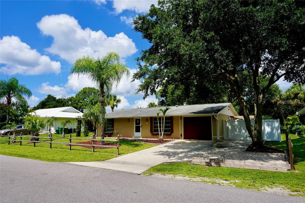 2289 Barksdale St., Port Charlotte, FL 33948