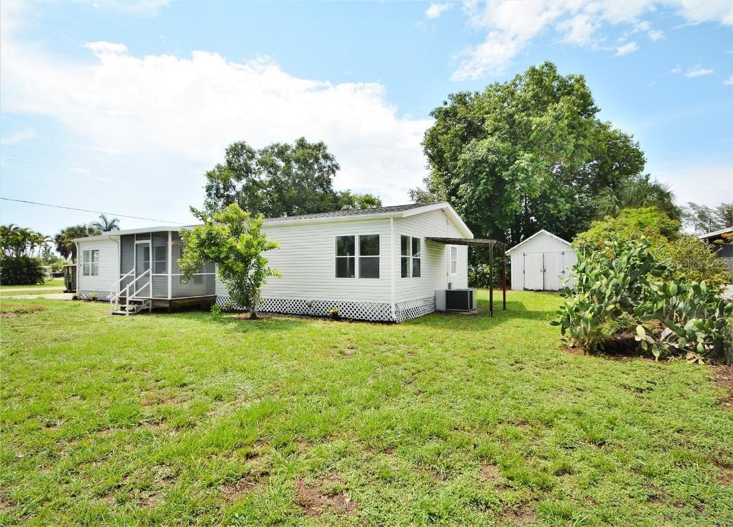 176 Andrea Ln., Naples, FL 34114