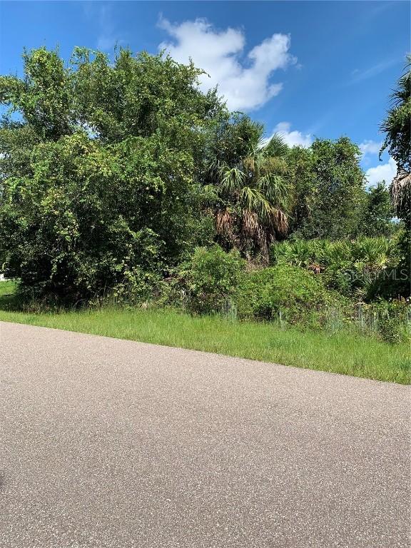 23048 Hallstead Ave., Port Charlotte, FL 33952