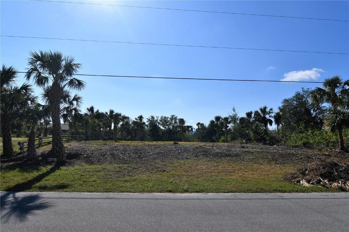 17375 Skipper Ln., Port Charlotte, FL 33948
