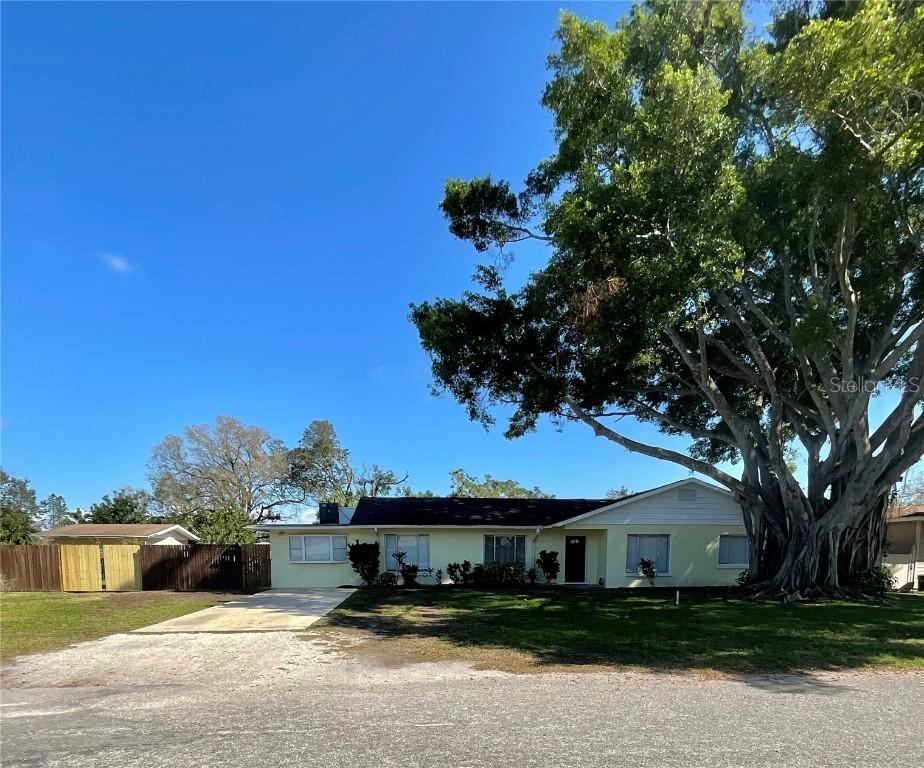 2611 23rd St., Bradenton, FL 34205