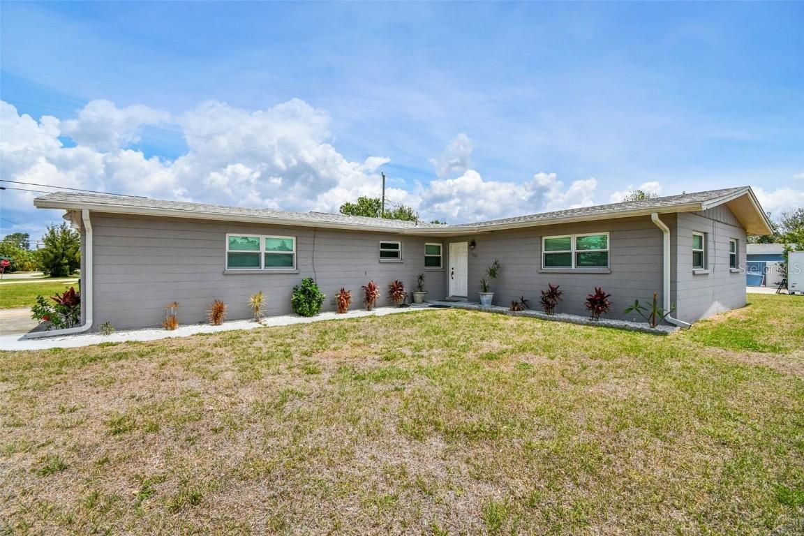 1705 Bamboo Dr, Venice, FL 34293