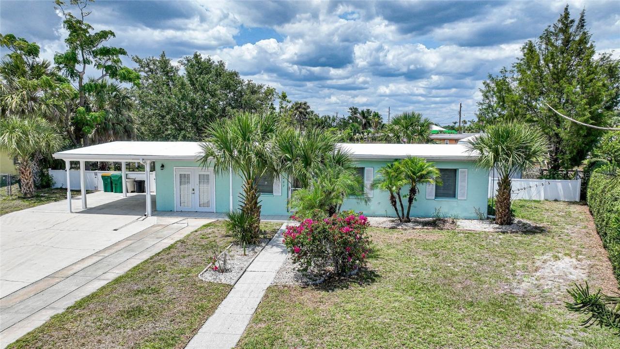 207 Waterway Cir., Port Charlotte, FL 33952