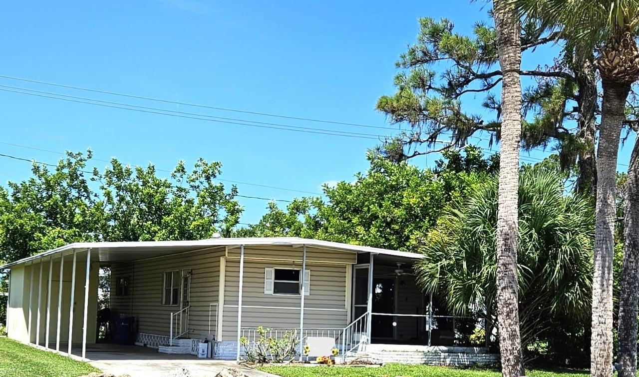 196 Blackburn Blvd., North Port, FL 34287