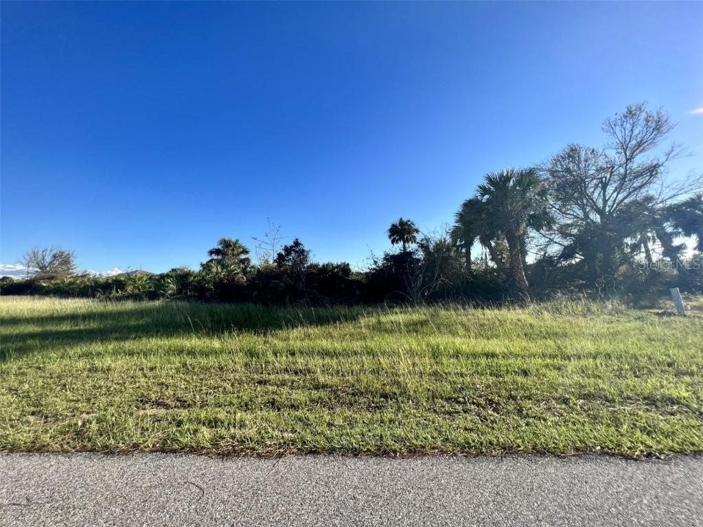 443 Albatross Rd., Rotonda West, FL 33947
