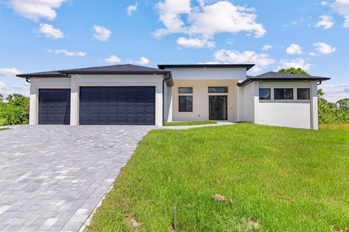 15048 Hennipen Cir., Port Charlotte, FL 33981