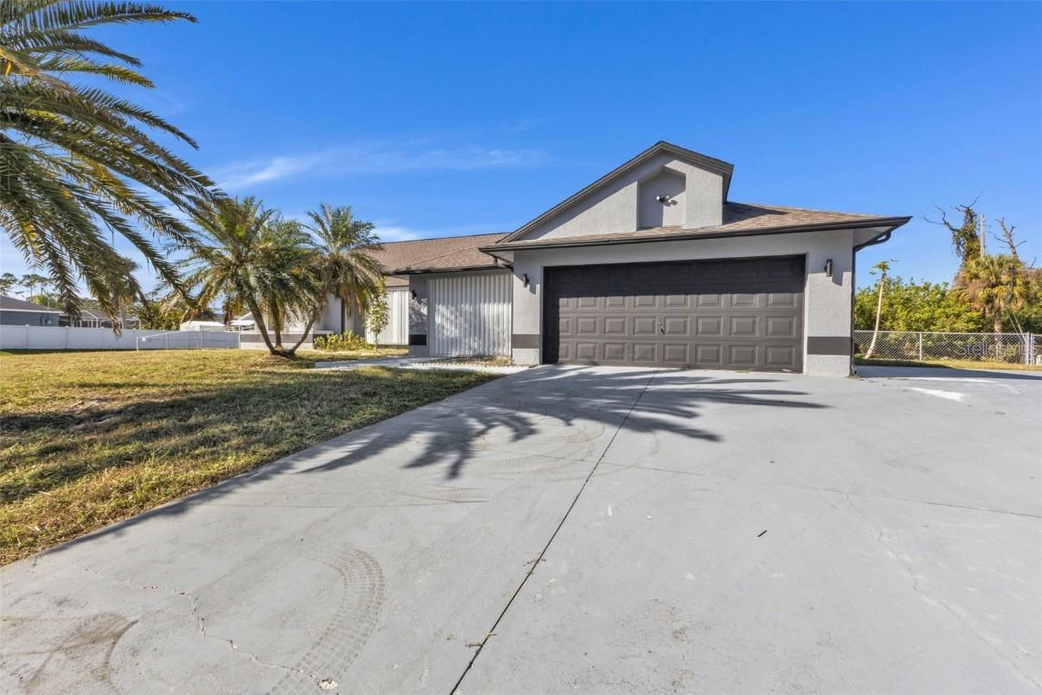 2387 Tamarind St., Port Charlotte, FL 33948