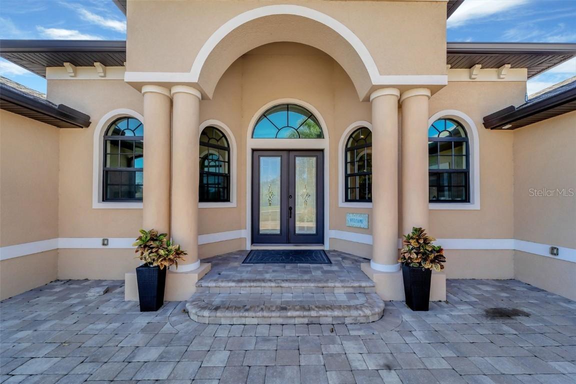 1041 Harbour Park Ct., Punta Gorda, FL 33983