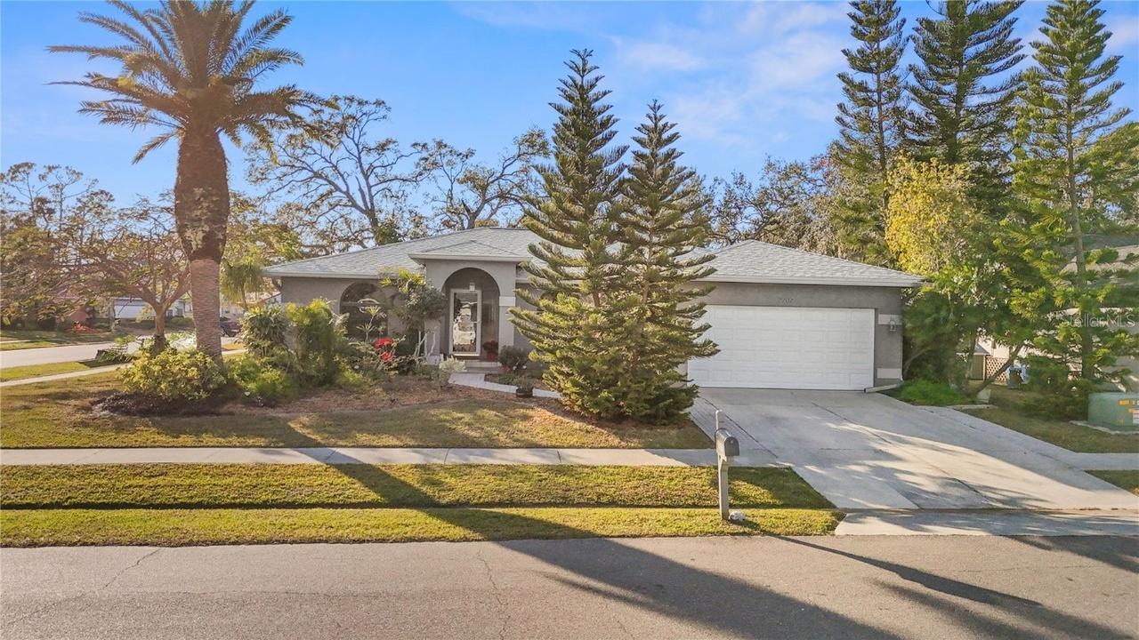 2202 Gold Oak Ln., Sarasota, FL 34232