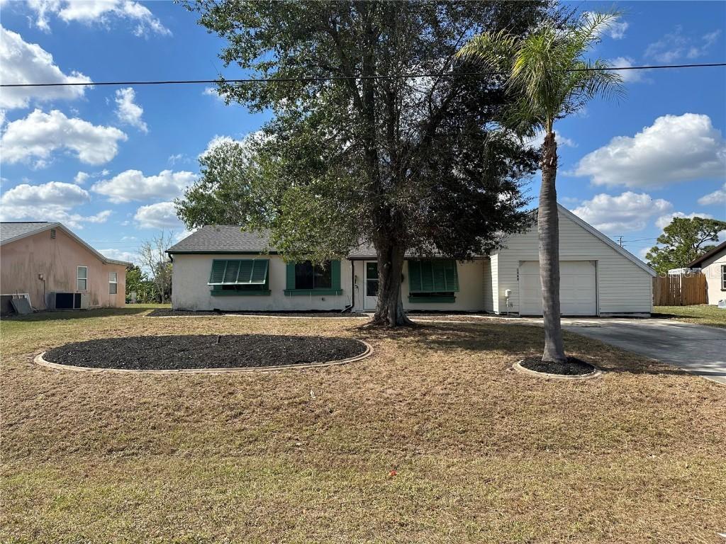 1563 Beacon Dr., Port Charlotte, FL 33952