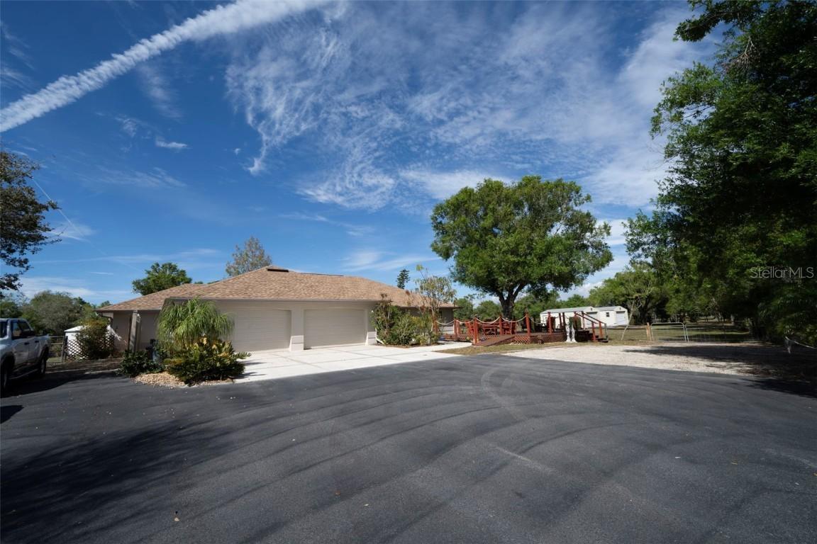 825 Robinhood Dr., Punta Gorda, FL 33982