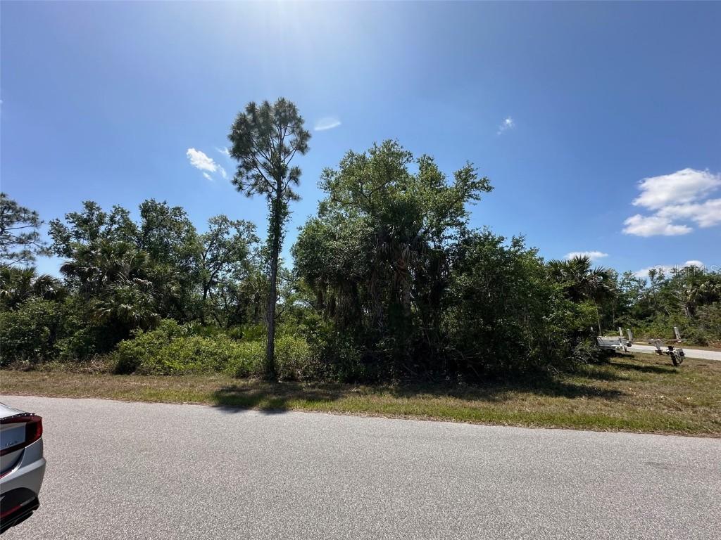 14423 Ridgeway Ave., Port Charlotte, FL 33953