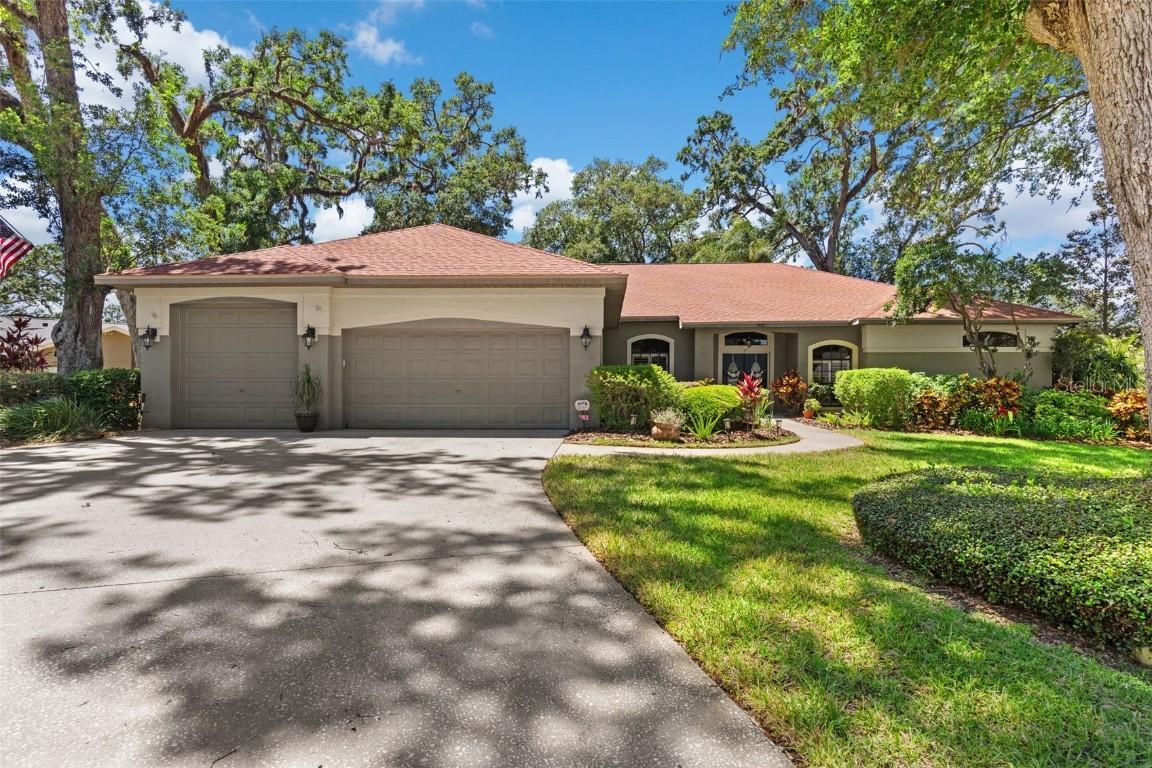1102 Hunt Club Ln., Valrico, FL 33594