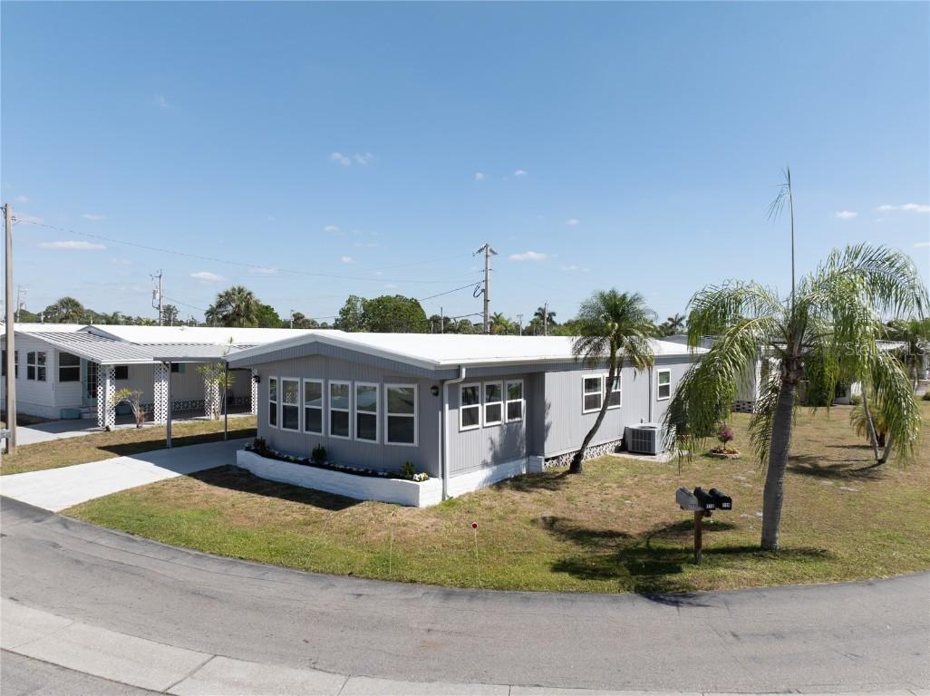 201 Carriage Ln., North Fort Myers, FL 33917