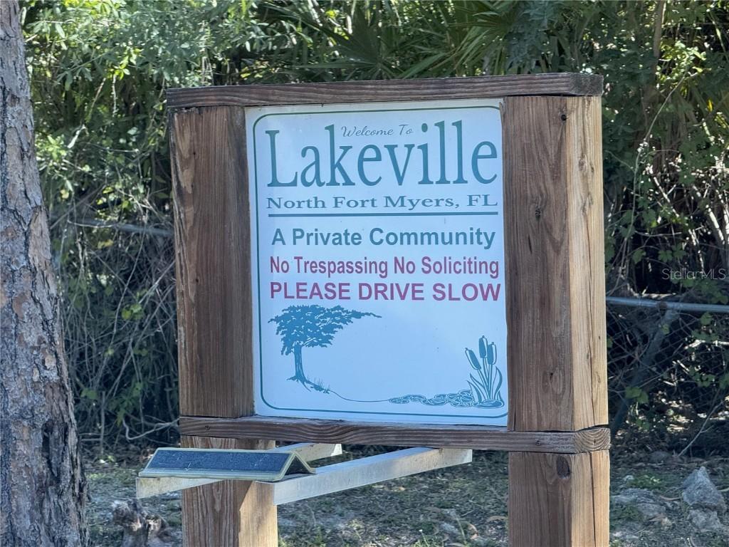 2367 Deerfield Ln., North Fort Myers, FL 33917
