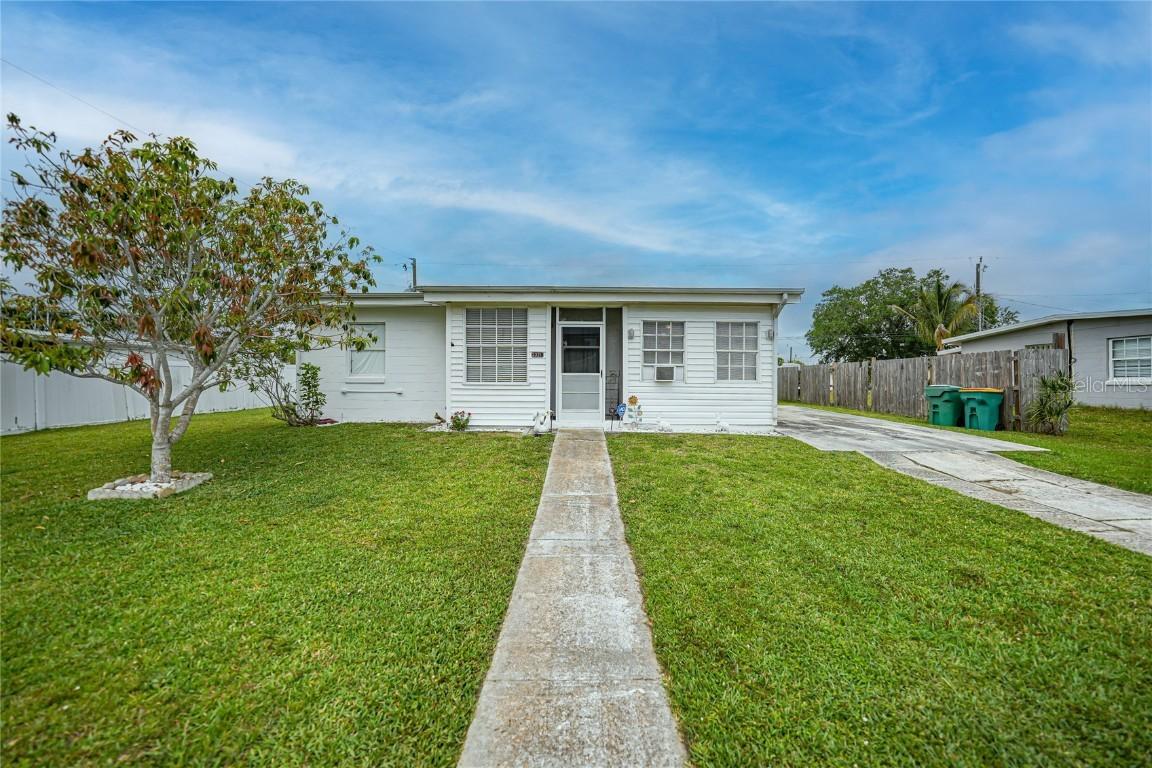 2321 Dallas St., Port Charlotte, FL 33952