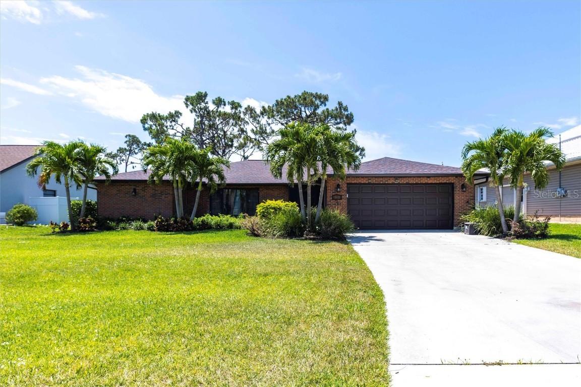 860 SW 18th Ter., Cape Coral, FL 33991