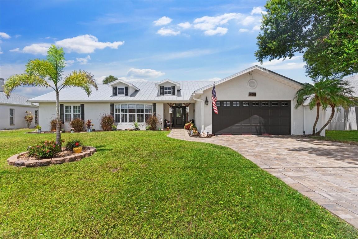 425 Corrientes Cir., Punta Gorda, FL 33983