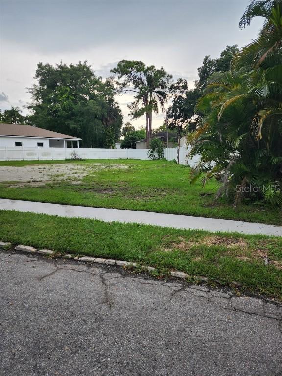 120 Brown St., Bradenton, FL 34208