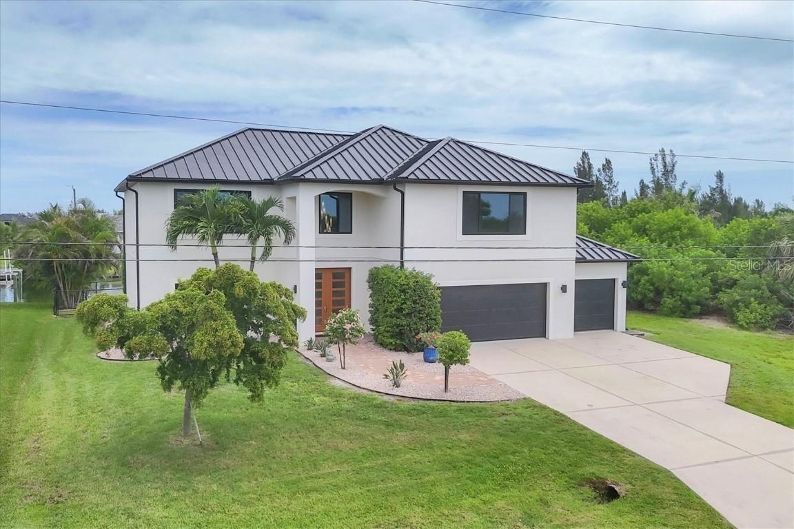 15530 Aqua Cir., Port Charlotte, FL 33981
