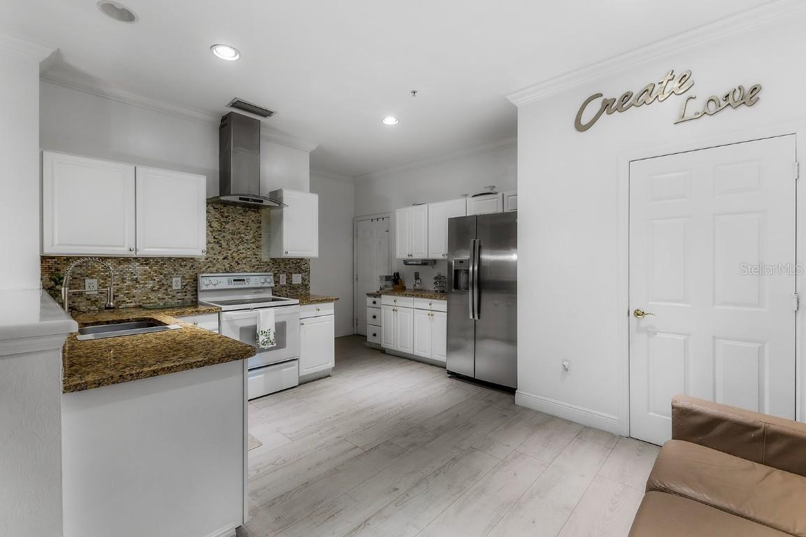 1064 Hampton Cir. #54, Naples, FL 34105
