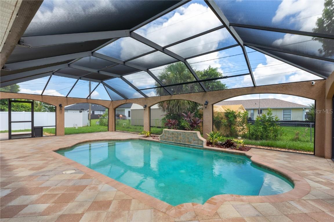 329 NE 9th St., Cape Coral, FL 33909