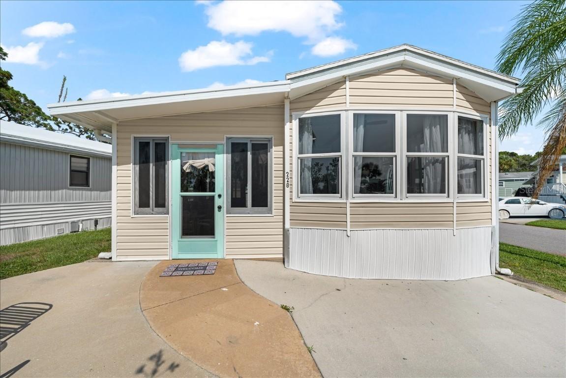 228 Lancer Dr., Nokomis, FL 34275