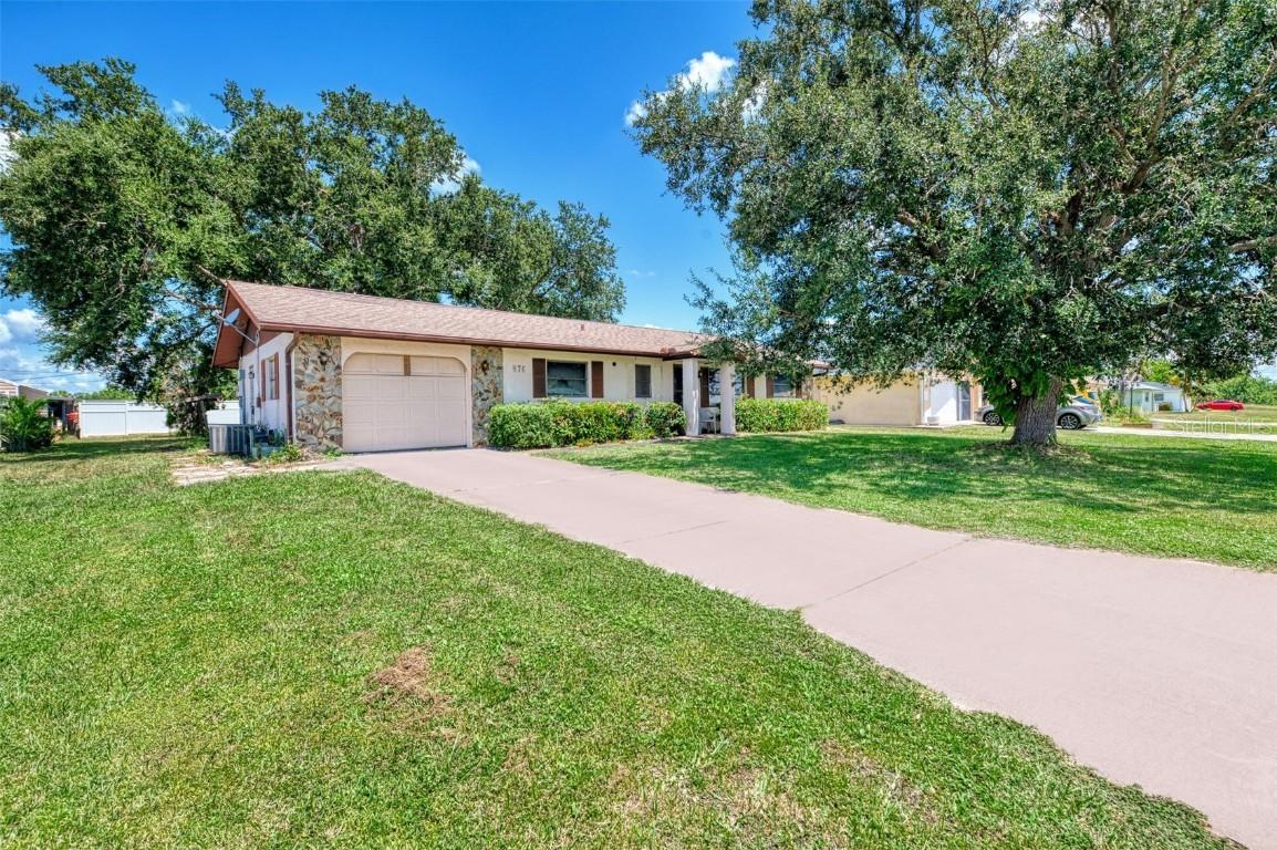 876 Linnaen Ter., Port Charlotte, FL 33948