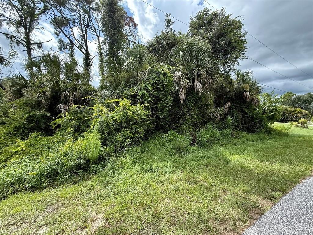 La Suiza St, North Port, FL 34288