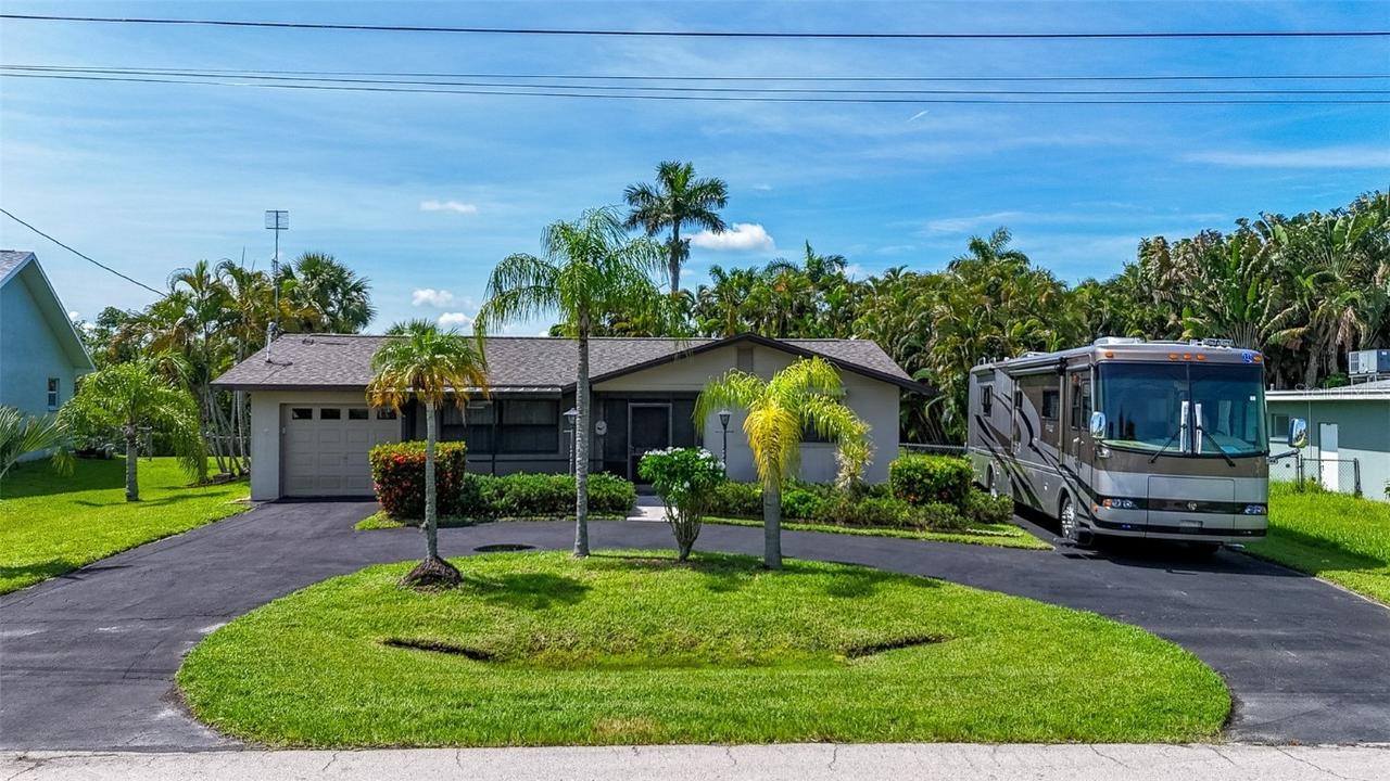 457 Grenier Dr., North Fort Myers, FL 33903