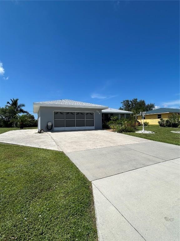 579 Lakemont Ave., Port Charlotte, FL 33952