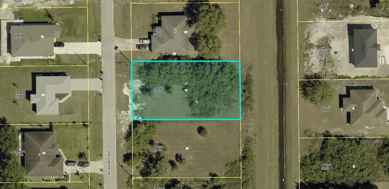 429 Pickford Ave., Lehigh Acres, FL 33974