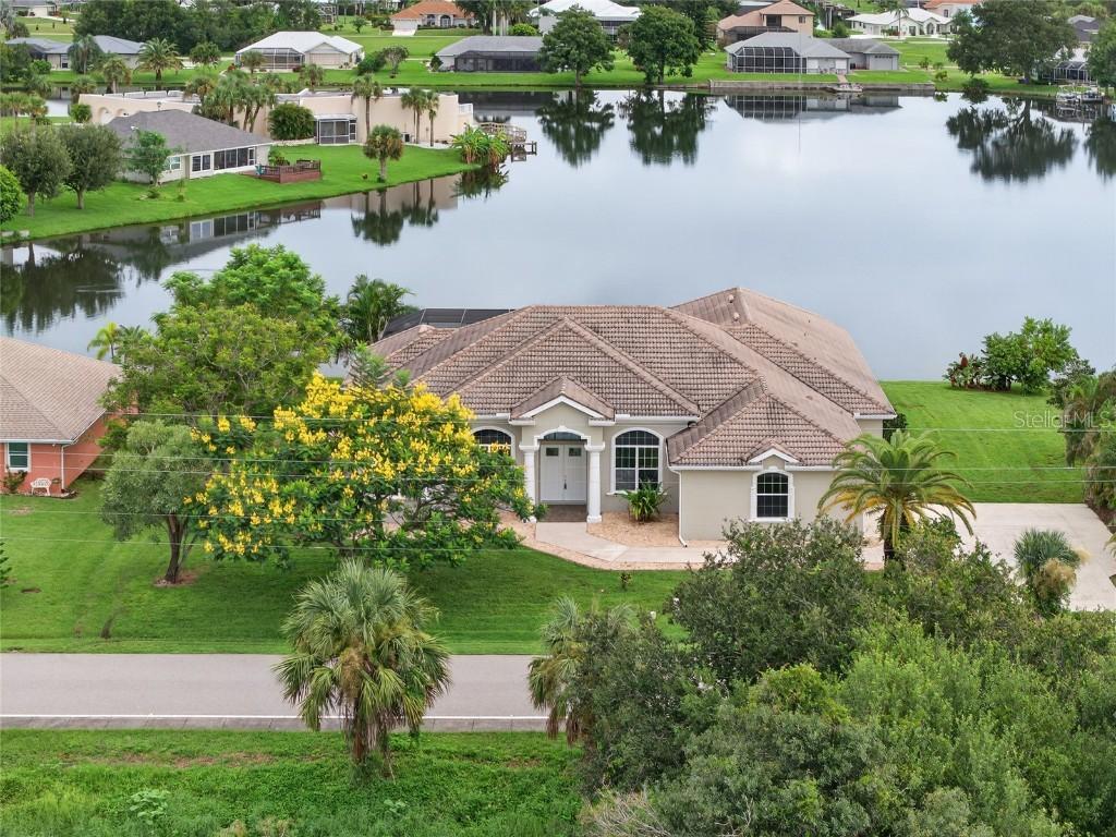 11600 SW Courtly Manor Dr., Lake Suzy, FL 34269